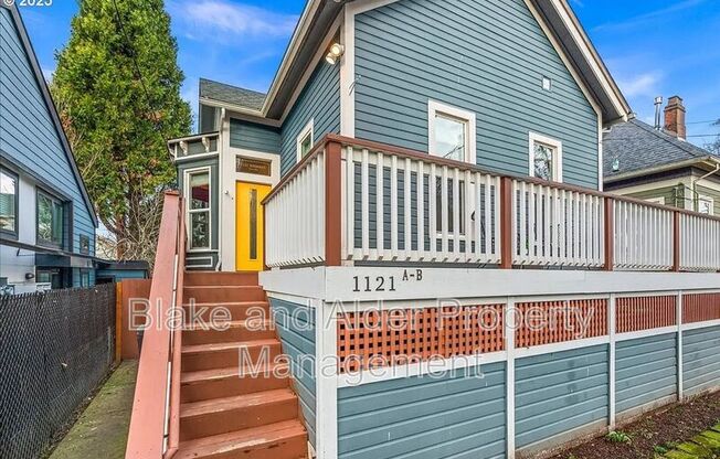 1121 SE SHERMAN ST