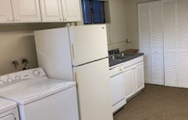 2 beds, 1 bath, $1,800, Unit 686