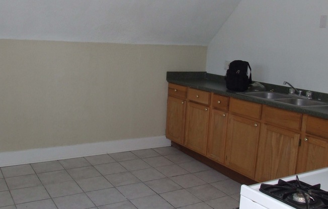 2 beds, 1 bath, $700, Unit 3435A