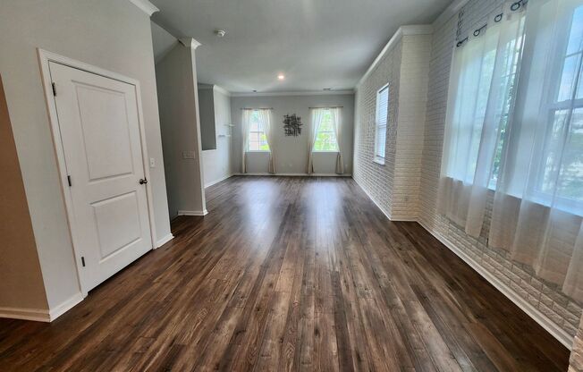 Well maintained end unit townhome in Grand Terrace at Grand Oaks - West Ashley