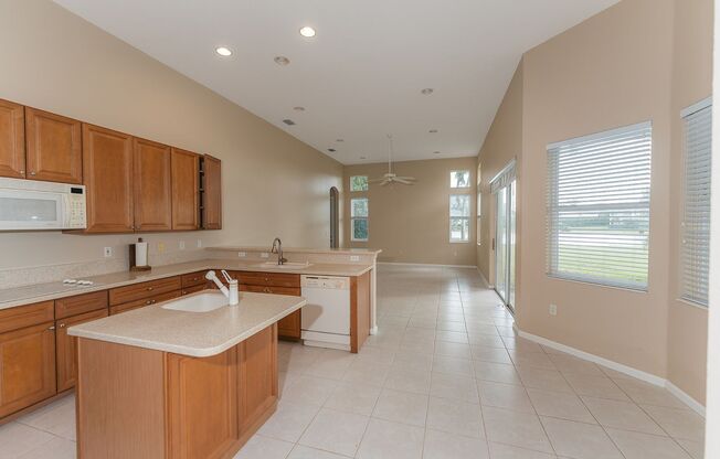 Spacious 4/3/3 in Hammock Creek Estates in Palm City