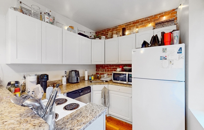 3 beds, 2 baths, 850 sqft, $4,995, Unit 17
