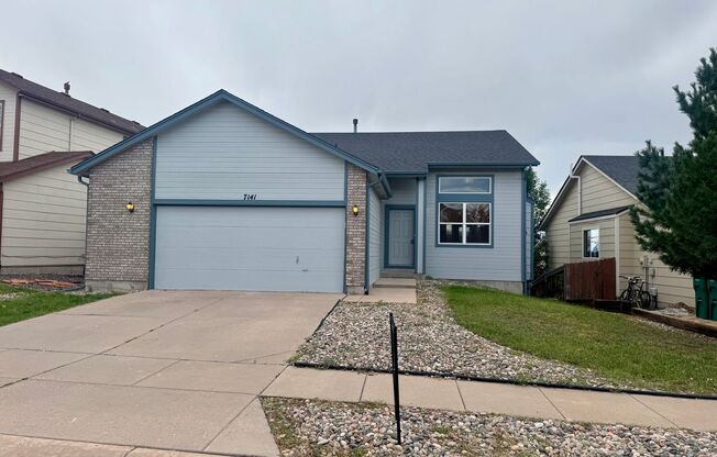 3 bedroom home in Wagon Trails with community POOL and SOLAR PANELS