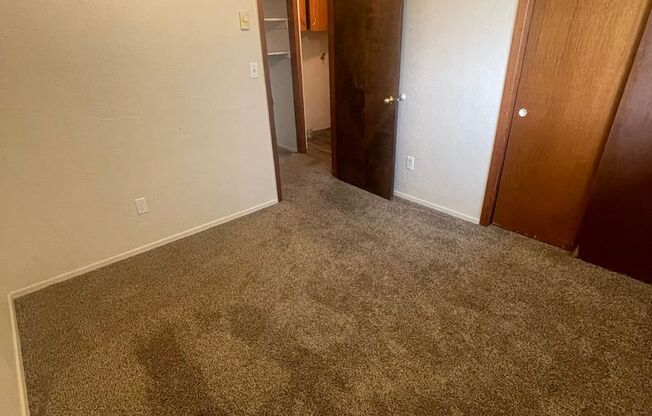 2 beds, 1 bath, $1,090