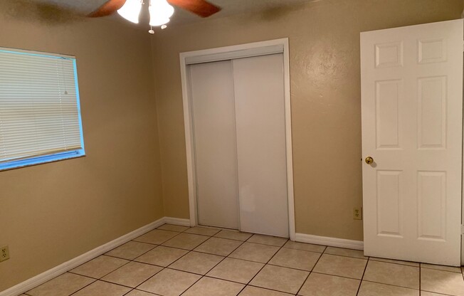 2 beds, 1 bath, 868 sqft, $1,100, Unit 4044 NE 1 DR