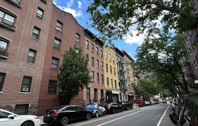 419 W 44 ST