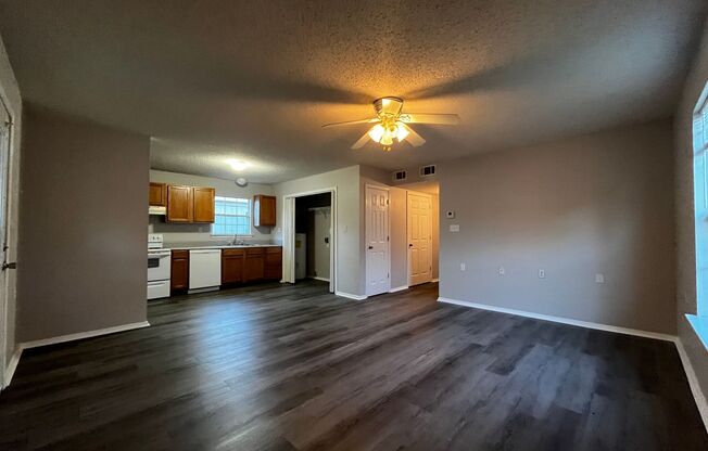 3 beds, 2 baths, $875, Unit I