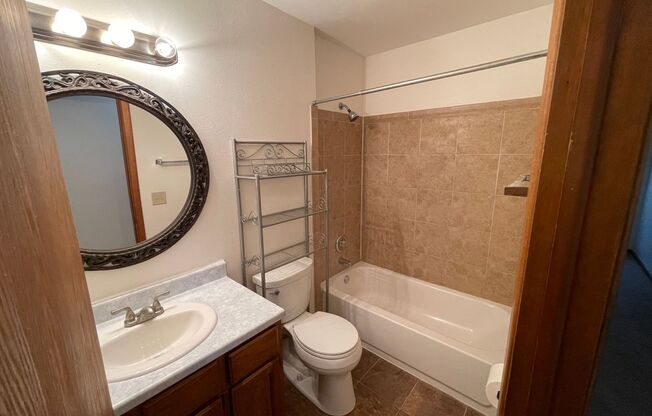 3 beds, 1.5 baths, $1,400, Unit 233 Westchester Sq North