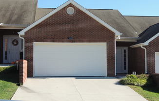 Spacious 3-Bedroom Townhouse in West Knoxville