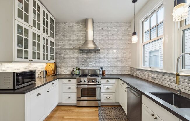 4Bd/2Ba Edwardian in Presidio Heights