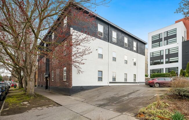 1 bed, 1 bath, 540 sqft, $1,440, Unit 32
