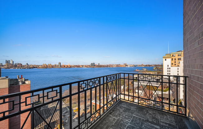 366 W 11 ST