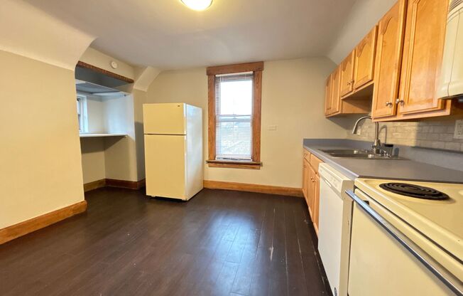 1 bed, 1 bath, 700 sqft, $700, Unit Unit B