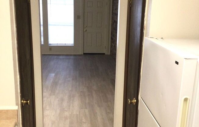 2 beds, 2 baths, 995 sqft, $800, Unit 22