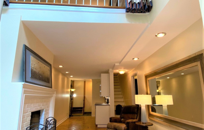 413 E 85 ST