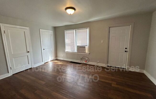 217 W GRAND