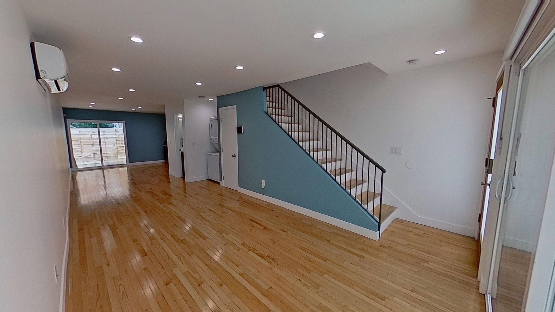 818 N Van Ness