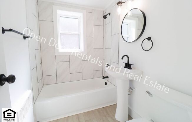 2 beds, 1 bath, 643 sqft, $995, Unit E02