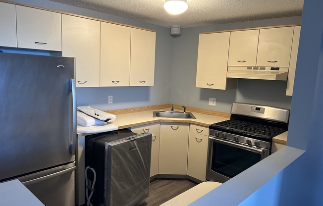 2 beds, 1 bath, 906 sqft, $2,000, Unit 410