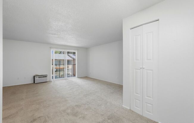 1 bed, 1 bath, 700 sqft, $1,175, Unit 30