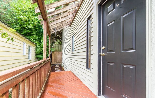 Great Maple Leaf 2-story 3 bed/2.5 bath with deck and garage available June 1st for $3795!