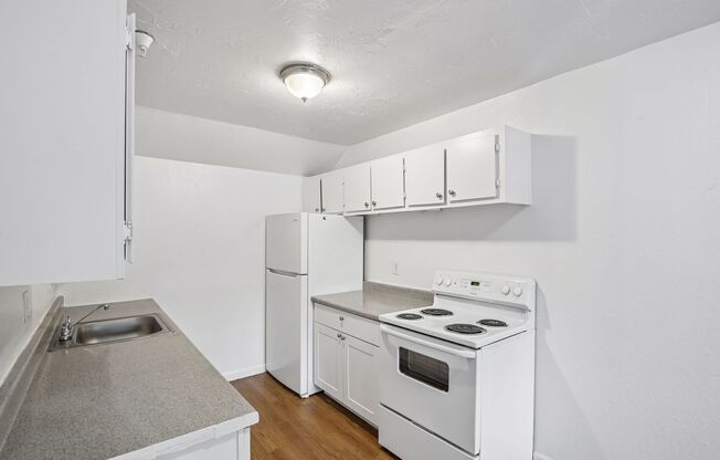 3 beds, 1 bath, 950 sqft, $975, Unit 201