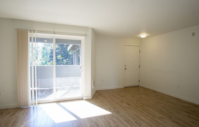 2 beds, 1 bath, $1,725, Unit 302