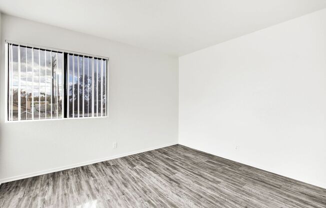 2 beds, 2 baths, $2,048, Unit 116