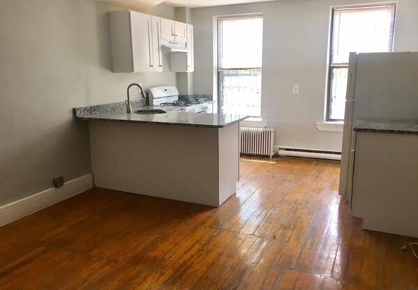 1 bed, 1 bath, 700 sqft, $2,275, Unit B