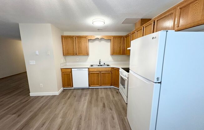 Spacious 3 bed 2.5 Bath Townhome in Cascade Park! All Appliances Included! Ceiling Fans in Every Room! Great Location!