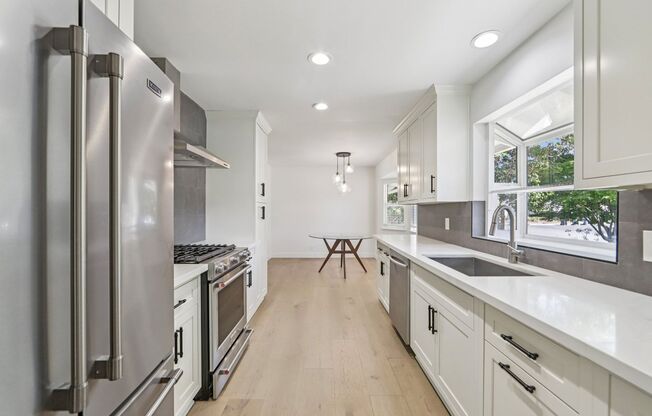 Beautifully Remodeled & Spacious 4bd Single Story House