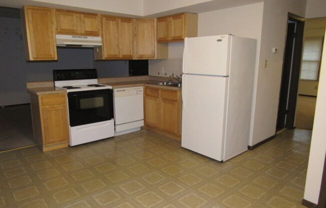 2 beds, 1.5 baths, 1,100 sqft, $1,225, Unit 211