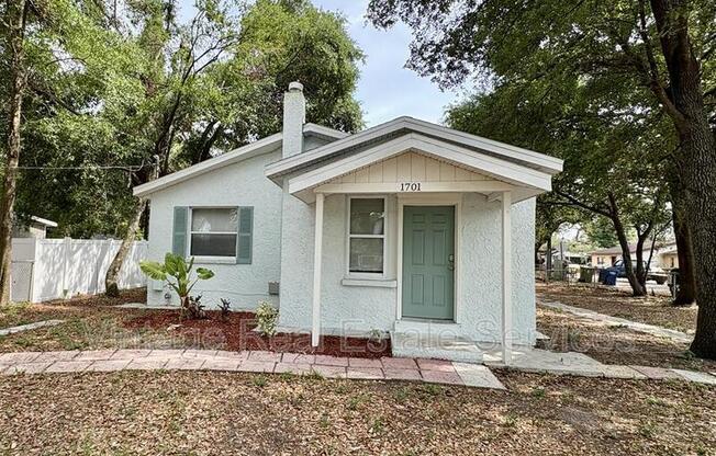 1701 E LOUISIANA AVE