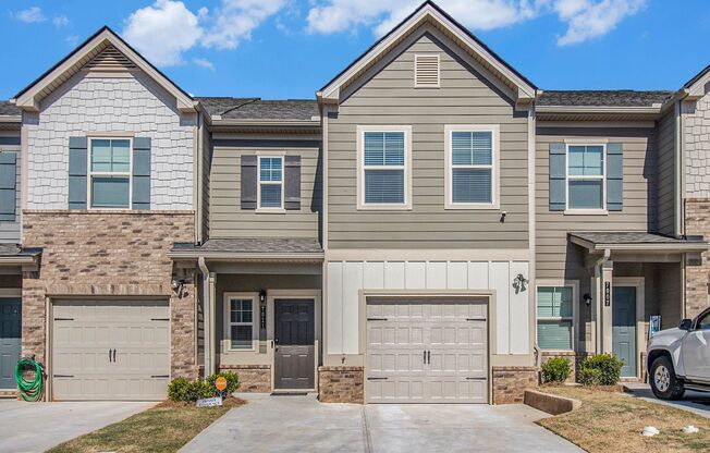 Well Kept 3BR/2.5BA Townhome in South Fulton!