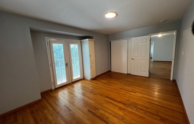 2 beds, 1 bath, $2,995