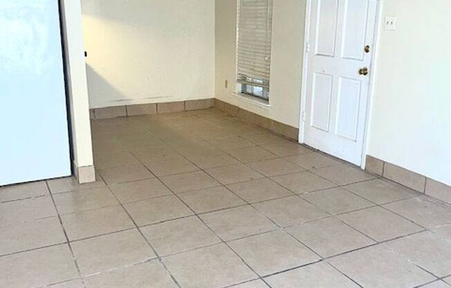2 beds, 1 bath, $715, Unit 43