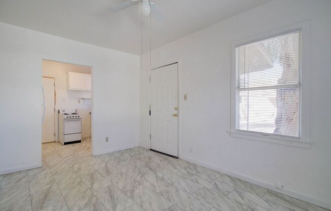 2 Bedroom + 1 Bathroom in Mesa!