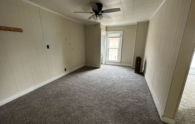 2 beds, 1 bath, $975, Unit Apt #2