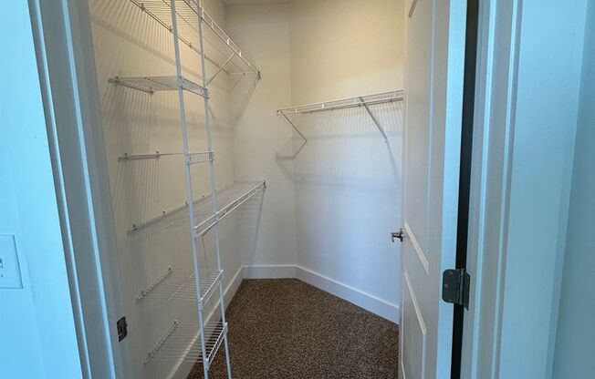 2 beds, 2 baths, 1,038 sqft, $2,059