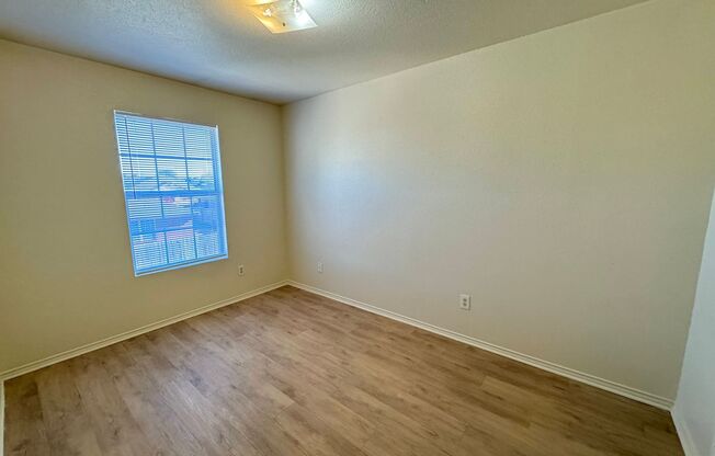 2 beds, 1.5 baths, 884 sqft, $850, Unit # B