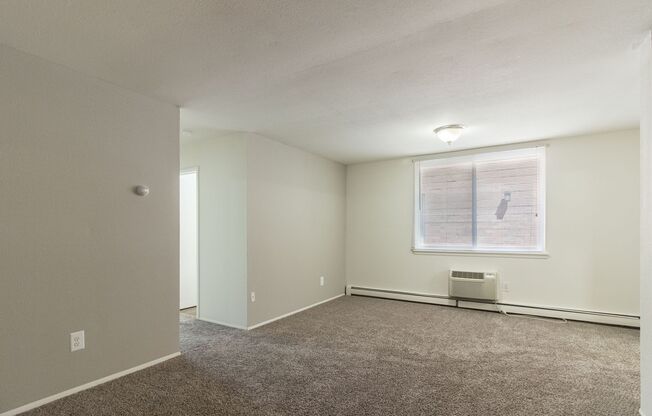 2 beds, 1.5 baths, 680 sqft, $1,350, Unit 317