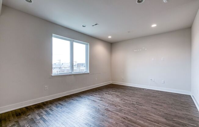 3 beds, 2.5 baths, 1,300 sqft, $2,750, Unit Unit 4