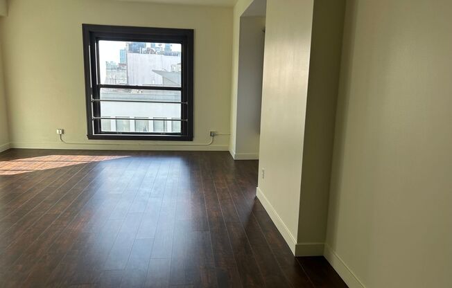 1 bed, 1 bath, 1,033 sqft, $2,936, Unit 1023-306