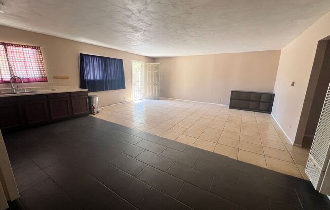 2 beds, 1 bath, 1,000 sqft, $1,100, Unit 61776 Desert Air Rd.