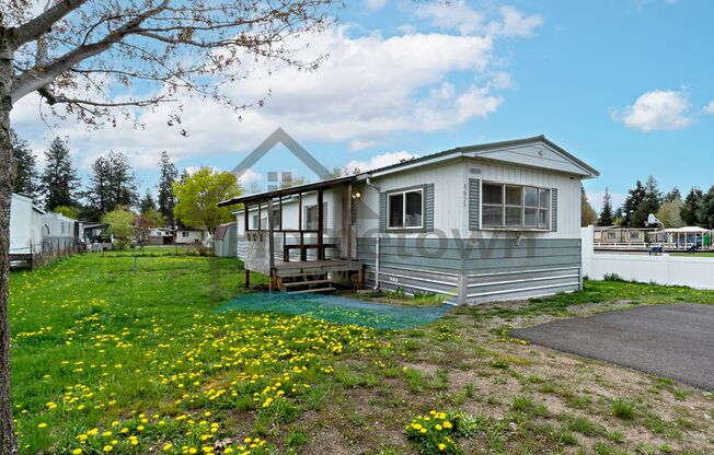 2 Bedroom 2 Bath Home with Off-Street Parking Available in Rathdrum!