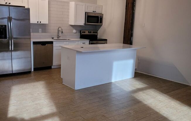1 bed, 1 bath, 728 sqft, $1,400, Unit 304