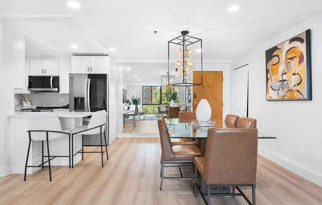 2 beds, 1.5 baths, 1,028 sqft, $4,800, Unit 206