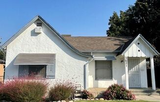 3621 E McKenzie