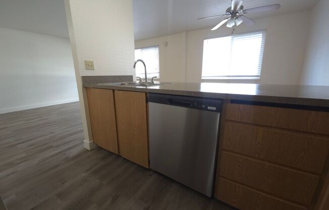2 beds, 1 bath, 875 sqft, $1,350, Unit 127-38