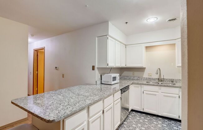 2 beds, 1 bath, $1,750, Unit Unit 21